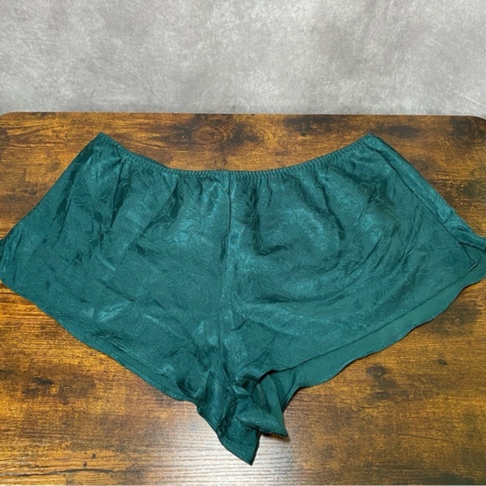 NWT Victoria’s Secret Satin Embossed Green Sleepwear Shorts‎ Large